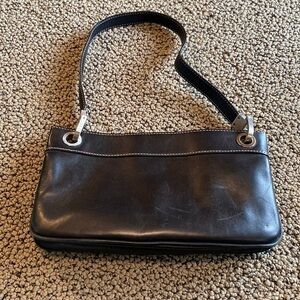 Donald J Pliner Black Leather Shoulder Bag w Magnetic Closure in GUC